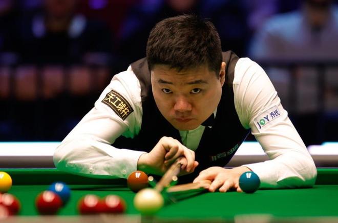 更是两队在 更是两队在